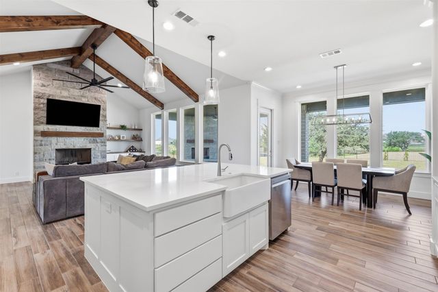 901 Medaris Way, Azle, TX 76020