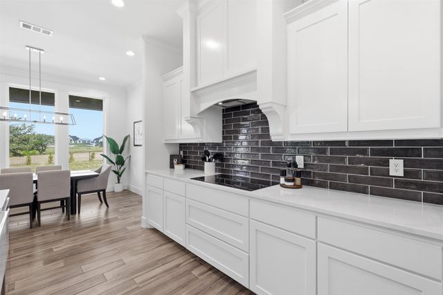 901 Medaris Way, Azle, TX 76020