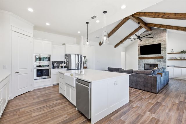 901 Medaris Way, Azle, TX 76020