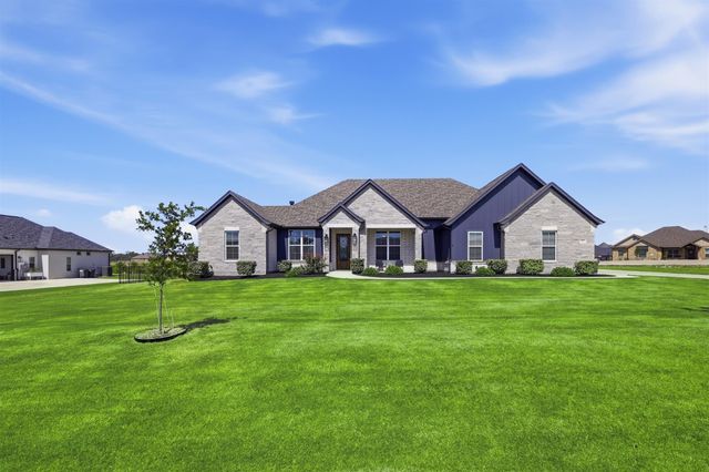 901 Medaris Way, Azle, TX 76020