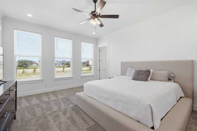 901 Medaris Way, Azle, TX 76020