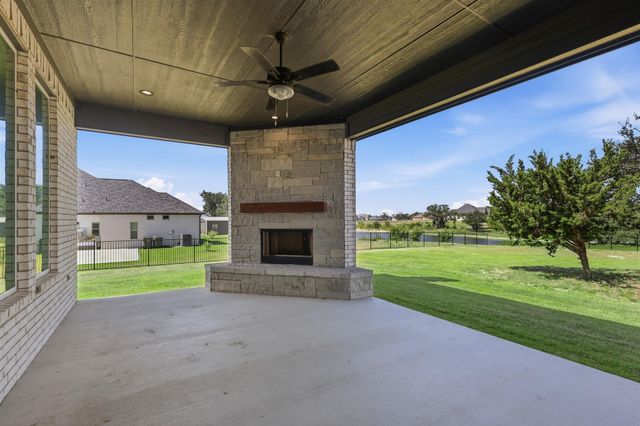 901 Medaris Way, Azle, TX 76020