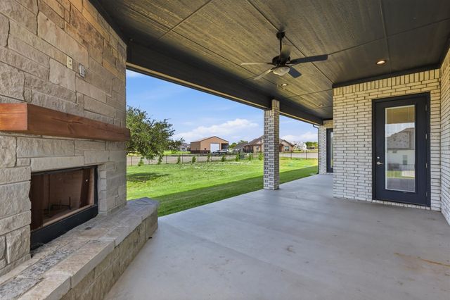 901 Medaris Way, Azle, TX 76020