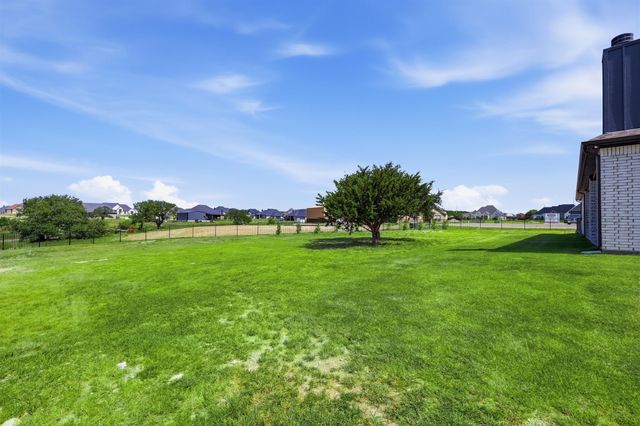 901 Medaris Way, Azle, TX 76020