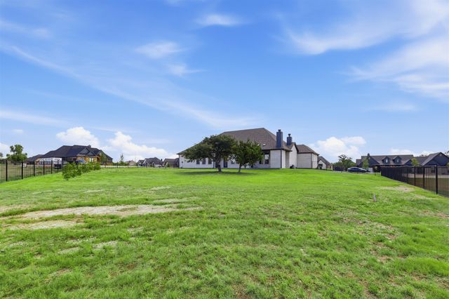 901 Medaris Way, Azle, TX 76020