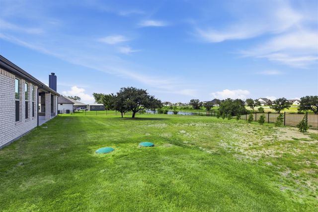 901 Medaris Way, Azle, TX 76020