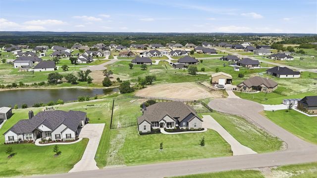 901 Medaris Way, Azle, TX 76020