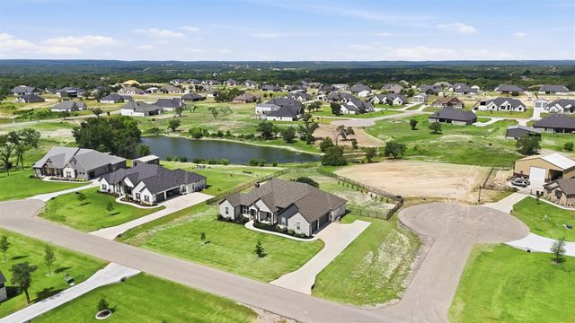 901 Medaris Way, Azle, TX 76020