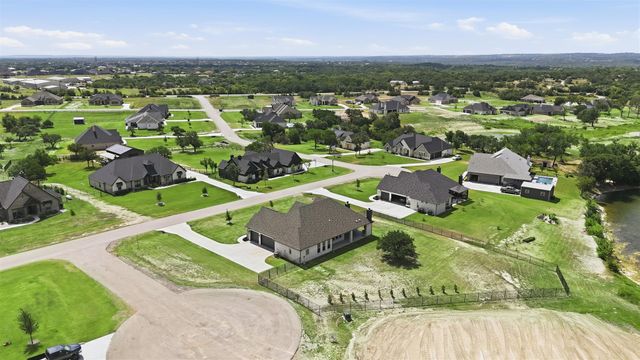 901 Medaris Way, Azle, TX 76020