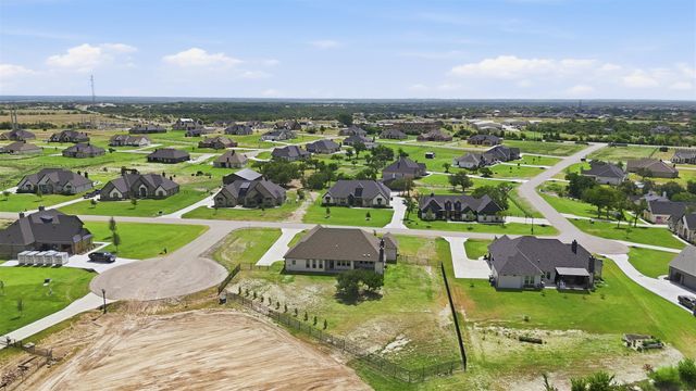 901 Medaris Way, Azle, TX 76020