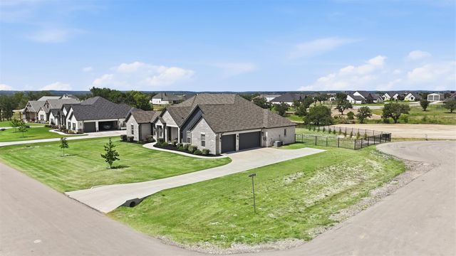 901 Medaris Way, Azle, TX 76020