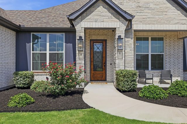 901 Medaris Way, Azle, TX 76020