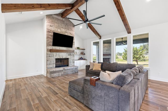 901 Medaris Way, Azle, TX 76020