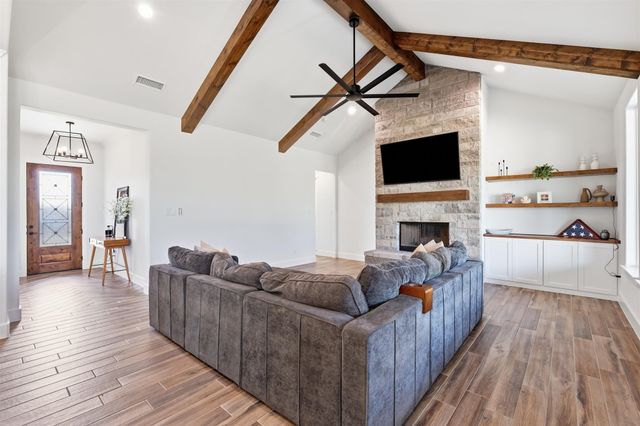 901 Medaris Way, Azle, TX 76020