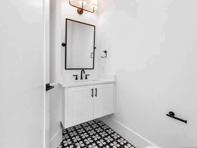 107 Lajitas, Boerne, TX 78006