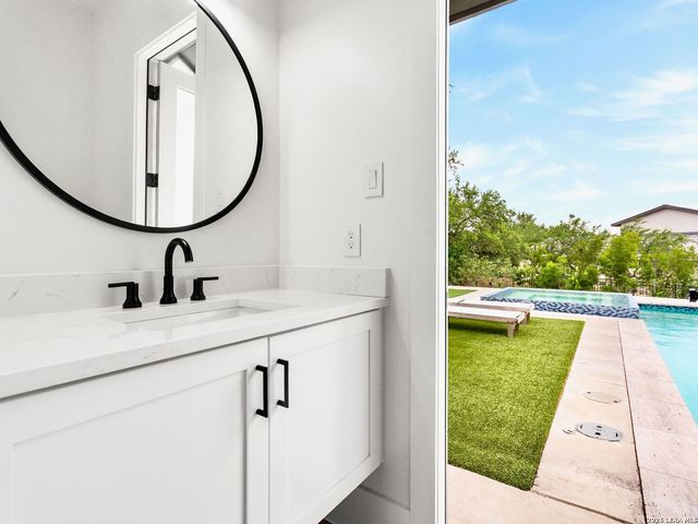 107 Lajitas, Boerne, TX 78006