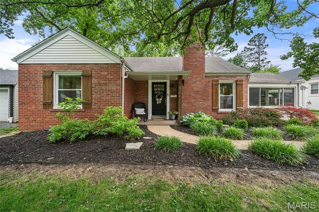 870 Victoria Place, St Louis, MO 63122