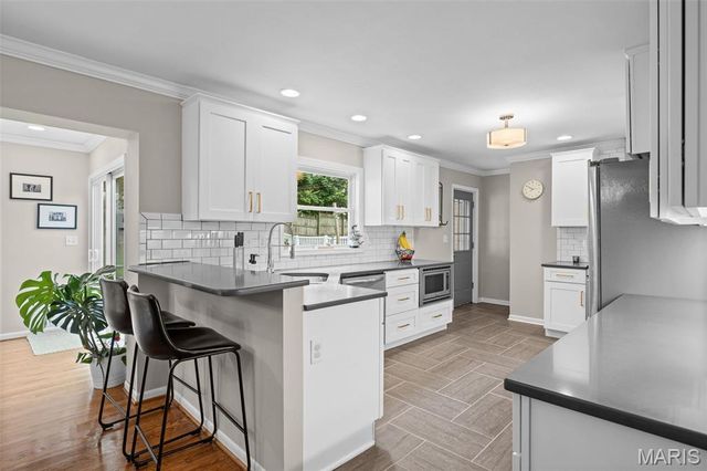 870 Victoria Place, St Louis, MO 63122