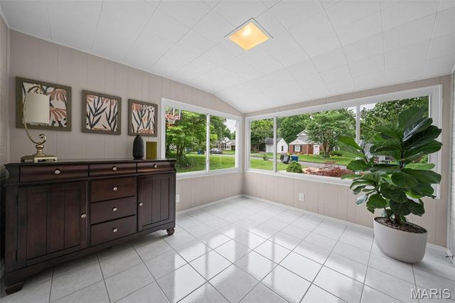 870 Victoria Place, St Louis, MO 63122