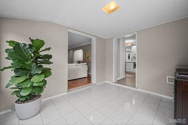 870 Victoria Place, St Louis, MO 63122