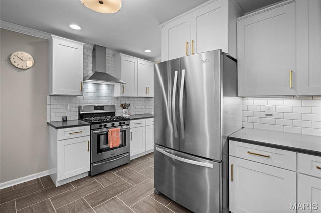 870 Victoria Place, St Louis, MO 63122