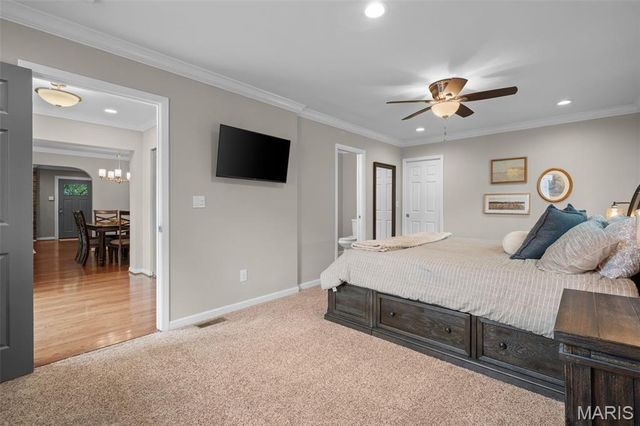 870 Victoria Place, St Louis, MO 63122