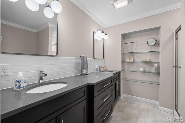 870 Victoria Place, St Louis, MO 63122