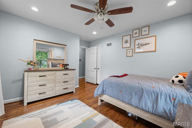 870 Victoria Place, St Louis, MO 63122