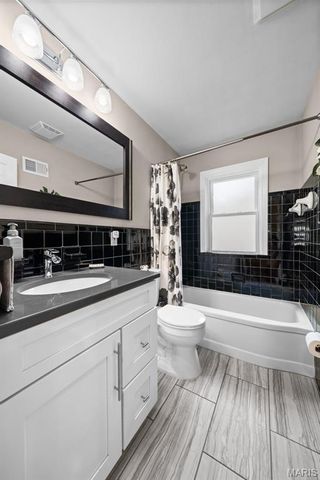 870 Victoria Place, St Louis, MO 63122