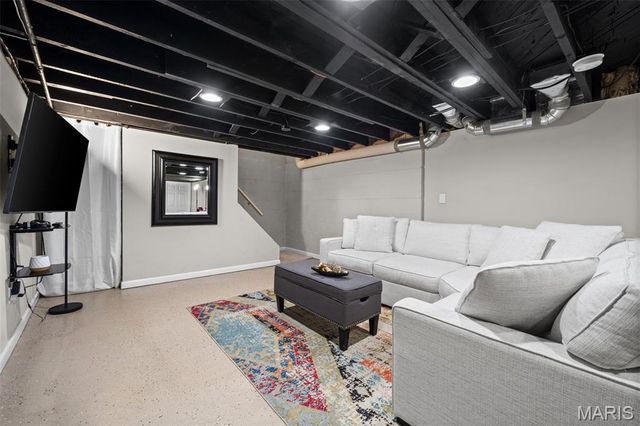 870 Victoria Place, St Louis, MO 63122