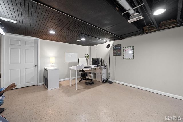 870 Victoria Place, St Louis, MO 63122