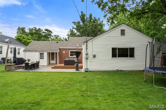 870 Victoria Place, St Louis, MO 63122