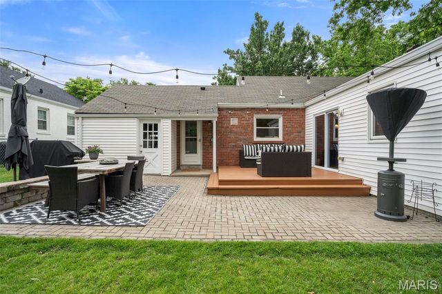 870 Victoria Place, St Louis, MO 63122