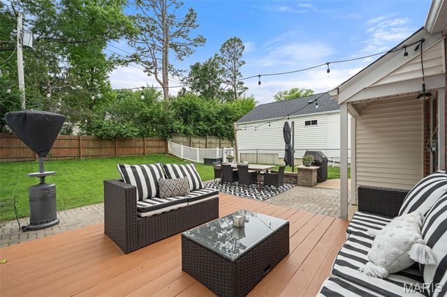 870 Victoria Place, St Louis, MO 63122