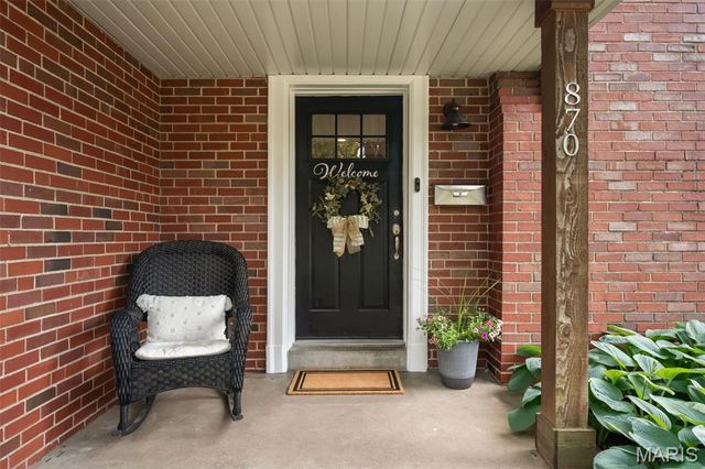 870 Victoria Place, St Louis, MO 63122