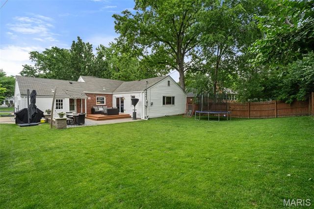 870 Victoria Place, St Louis, MO 63122
