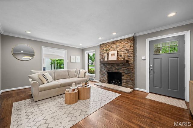 870 Victoria Place, St Louis, MO 63122