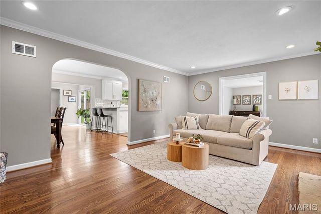 870 Victoria Place, St Louis, MO 63122