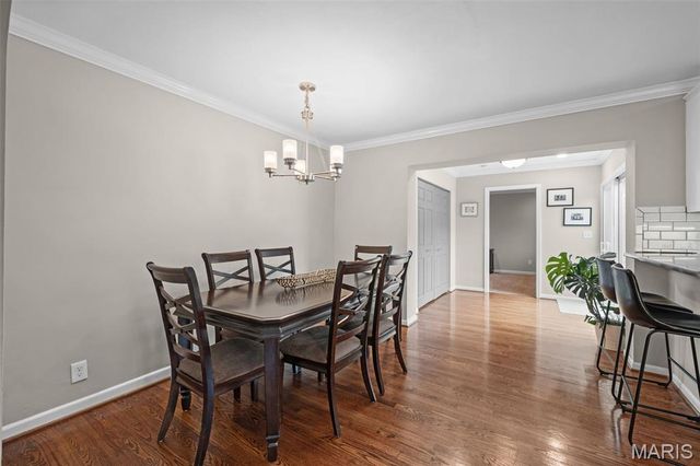 870 Victoria Place, St Louis, MO 63122