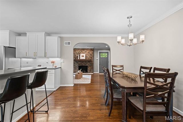 870 Victoria Place, St Louis, MO 63122