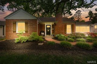 870 Victoria Place, St Louis, MO 63122