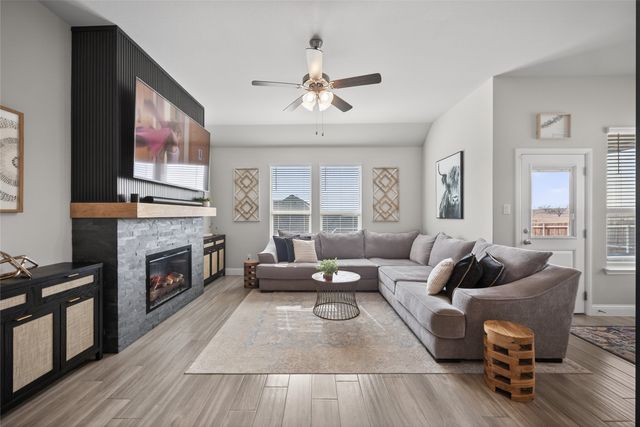 2252 Knightsgate Road, Argyle, TX 76226