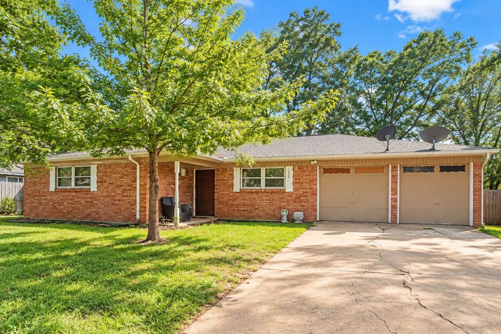 7608 Evergreen Road, Richland Hills, TX 76118 — exterior