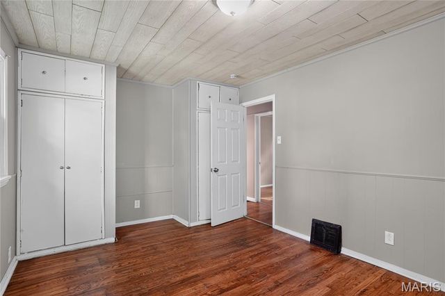 9713 Medford Drive, St Louis, MO 63136