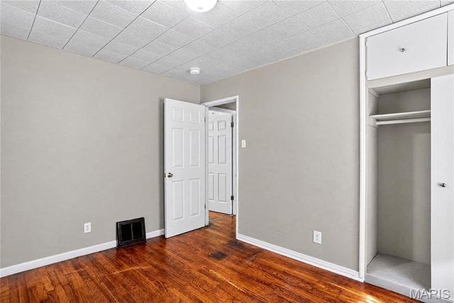9713 Medford Drive, St Louis, MO 63136