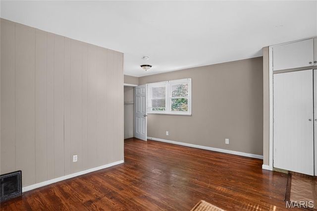 9713 Medford Drive, St Louis, MO 63136