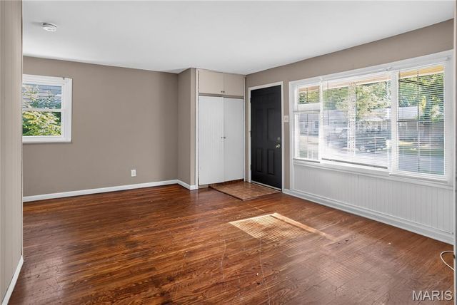 9713 Medford Drive, St Louis, MO 63136