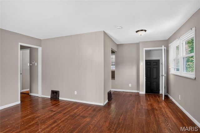 9713 Medford Drive, St Louis, MO 63136