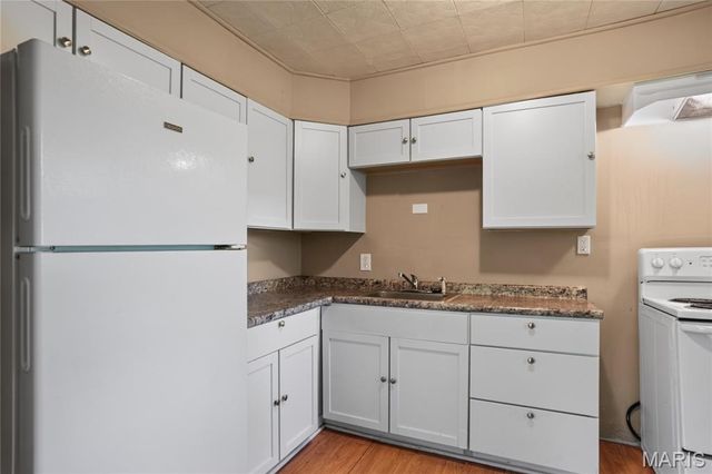 9713 Medford Drive, St Louis, MO 63136