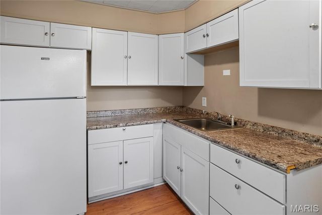 9713 Medford Drive, St Louis, MO 63136